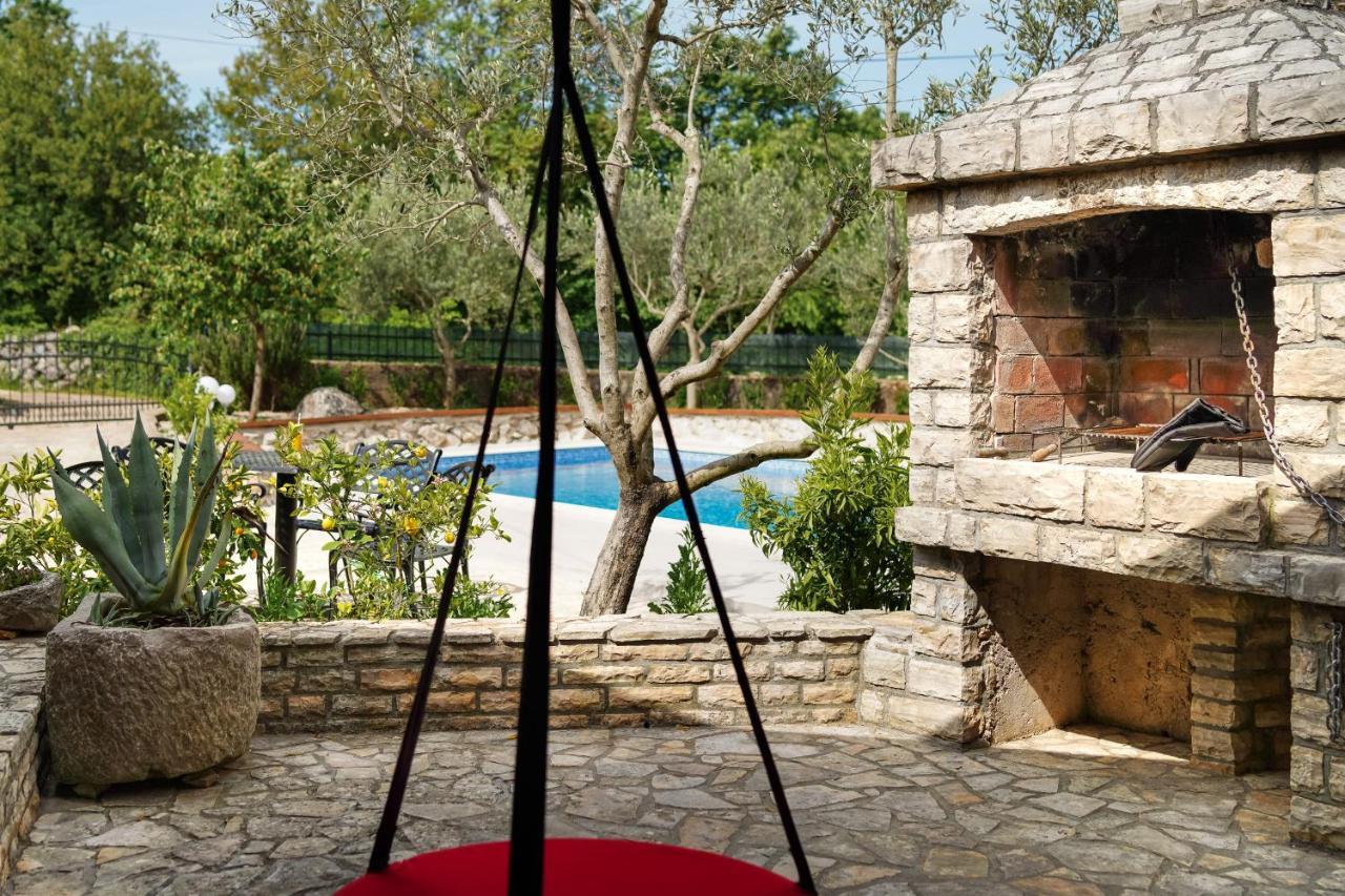 Stone Lady Holiday Home With Pool&Hot Tub,Sauna,Bbq,Garden Rasopasno Bagian luar foto